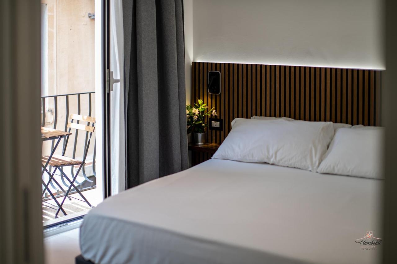 Humboldt Luxury Rooms Таормина Екстериор снимка
