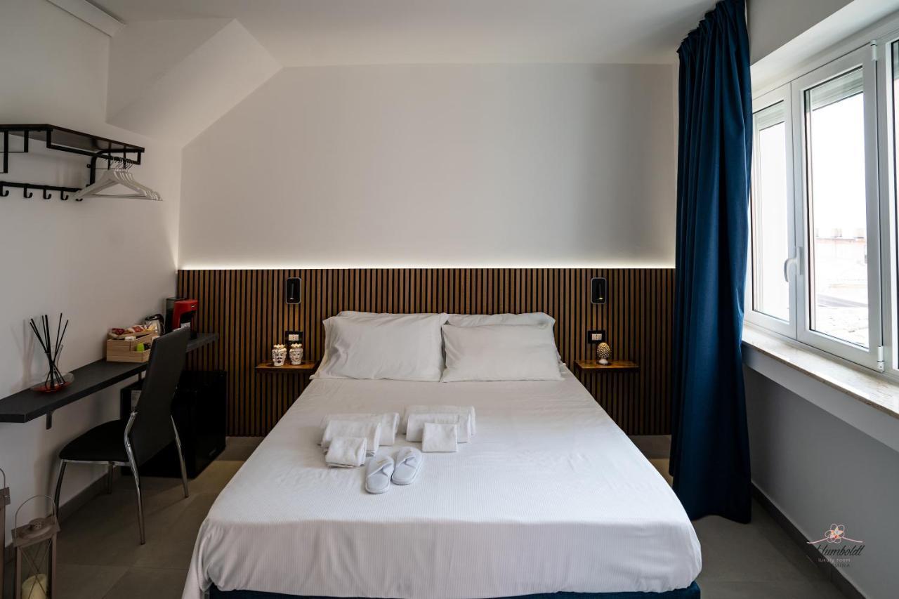 Humboldt Luxury Rooms Таормина Екстериор снимка