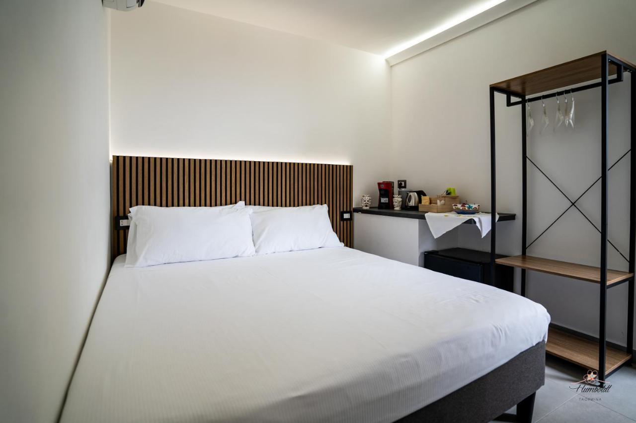 Humboldt Luxury Rooms Таормина Екстериор снимка