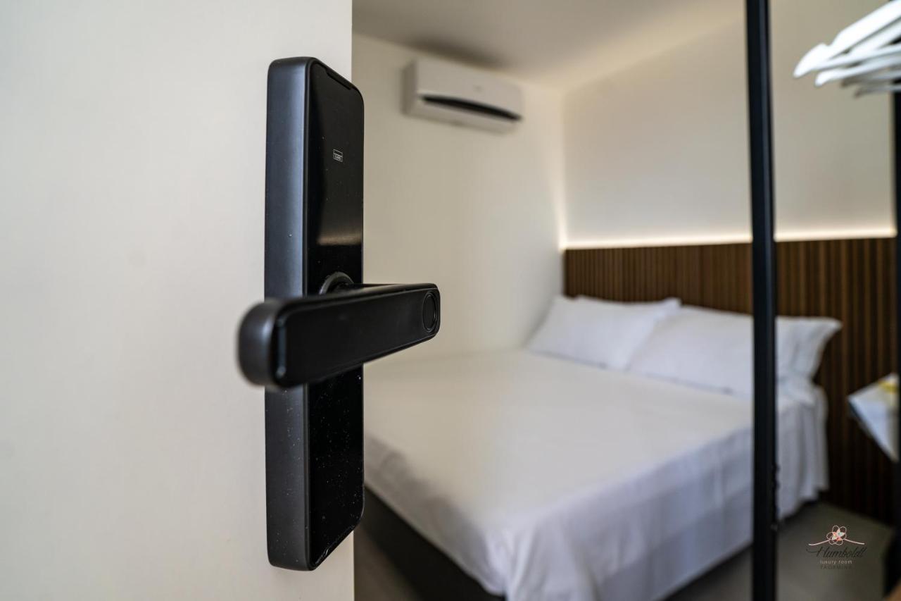 Humboldt Luxury Rooms Таормина Екстериор снимка
