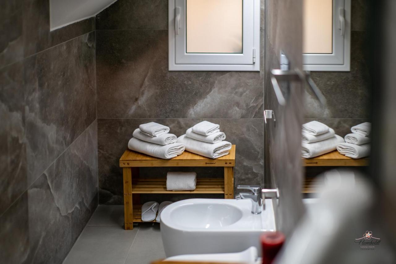Humboldt Luxury Rooms Таормина Екстериор снимка
