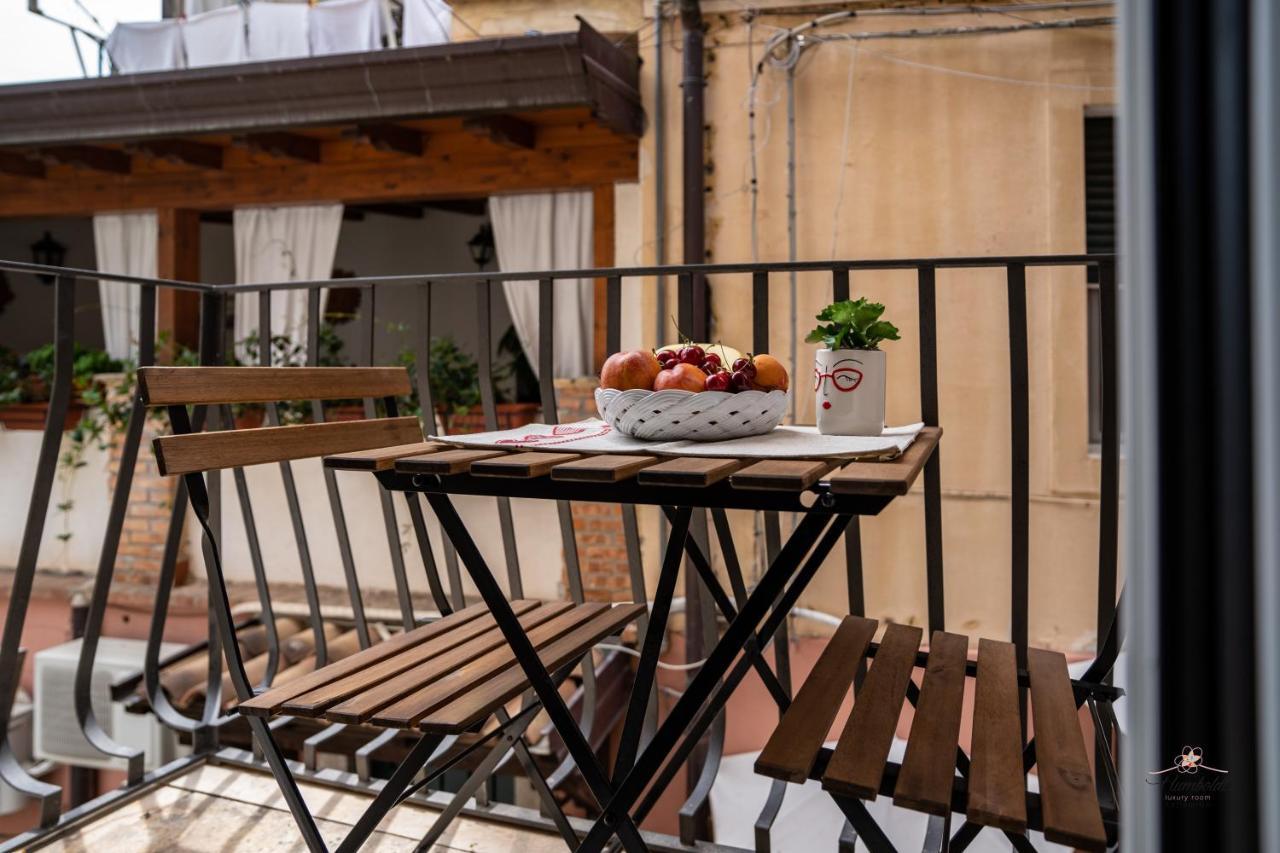 Humboldt Luxury Rooms Таормина Екстериор снимка