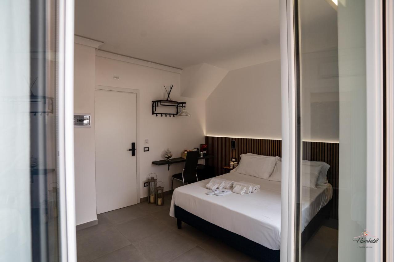 Humboldt Luxury Rooms Таормина Екстериор снимка