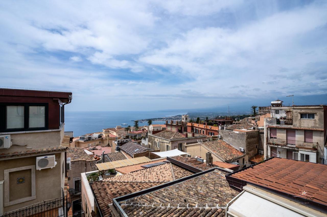Humboldt Luxury Rooms Таормина Екстериор снимка
