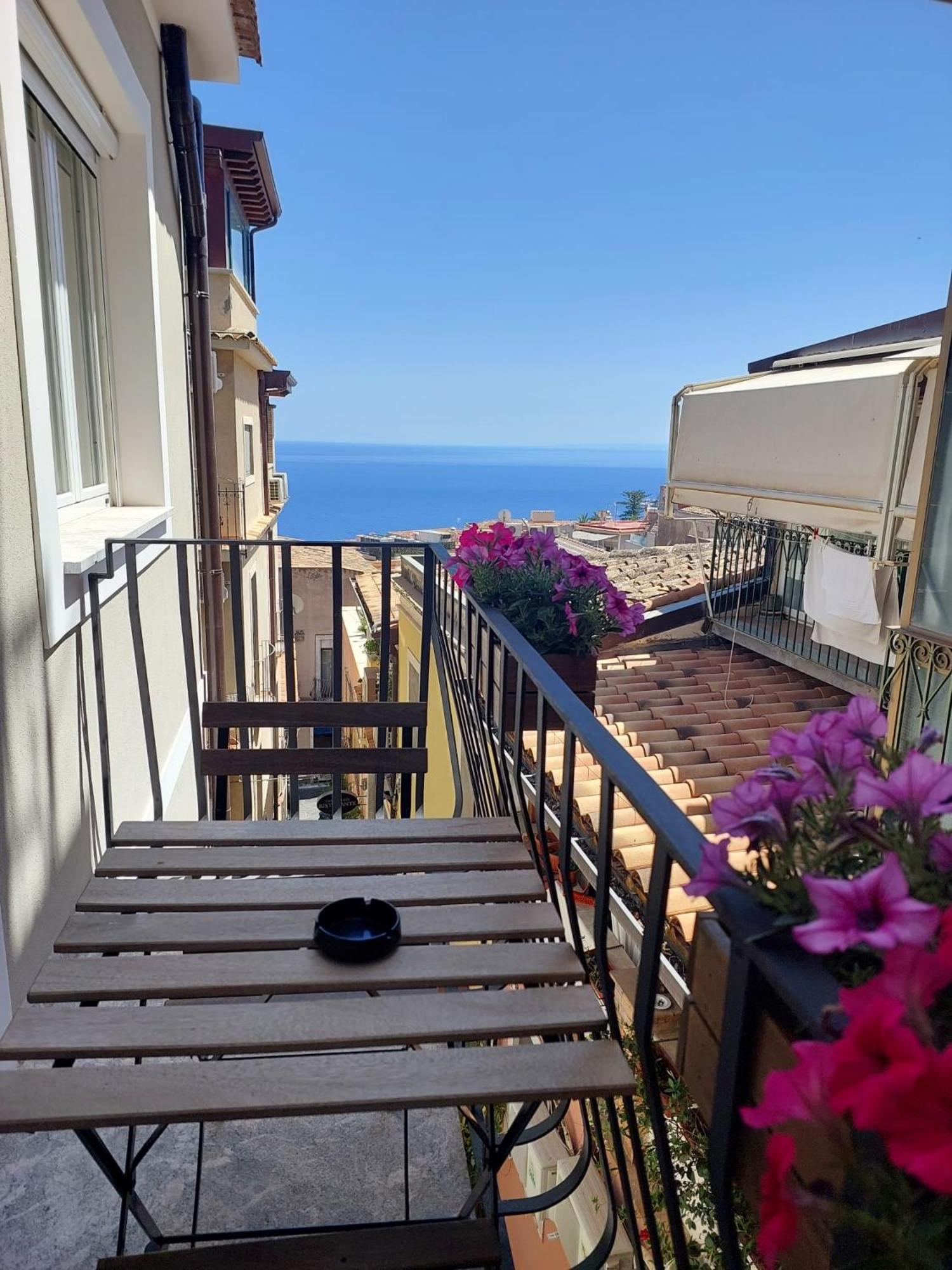 Humboldt Luxury Rooms Таормина Екстериор снимка