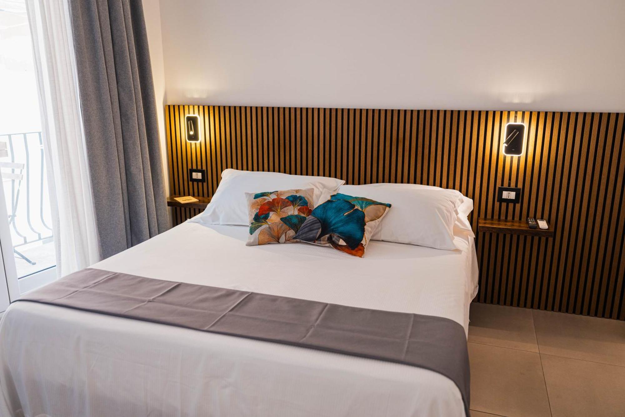 Humboldt Luxury Rooms Таормина Екстериор снимка